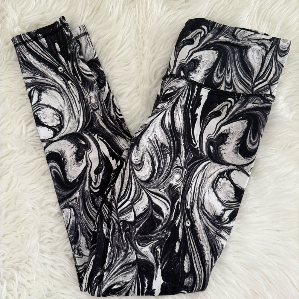 Victoria's Secret Black and White Marble Sport Knockout Leggings